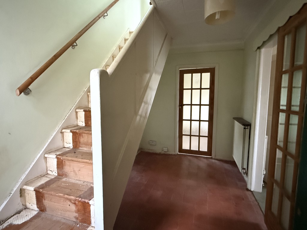 Lot: 161 - HOUSE IN NEED OF IMPROVEMENT - Entrance Hall in House in Need of Modernisation